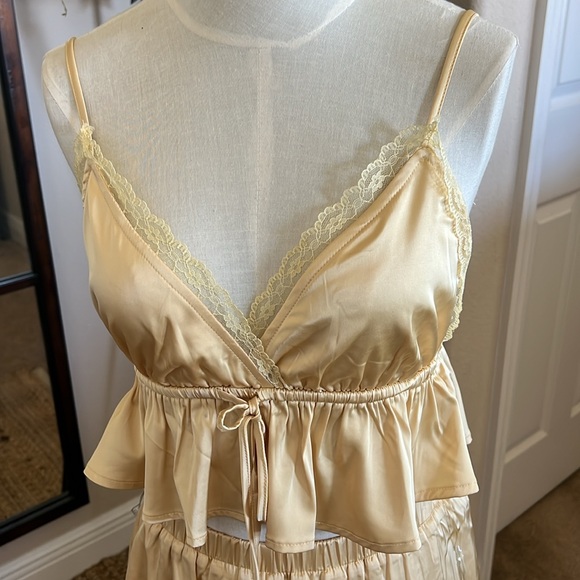 *New* Satin Lace Set - Picture 2 of 6